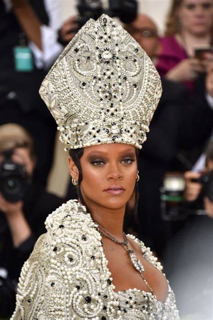 Rihanna Pope hat