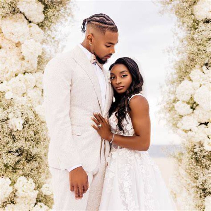 Simone Biles and Jonathan Owens Wear Summer Pastels in New Photo